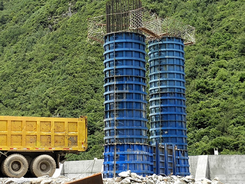 康新高速公路K1-1項目康定互通首件墩柱澆筑成功