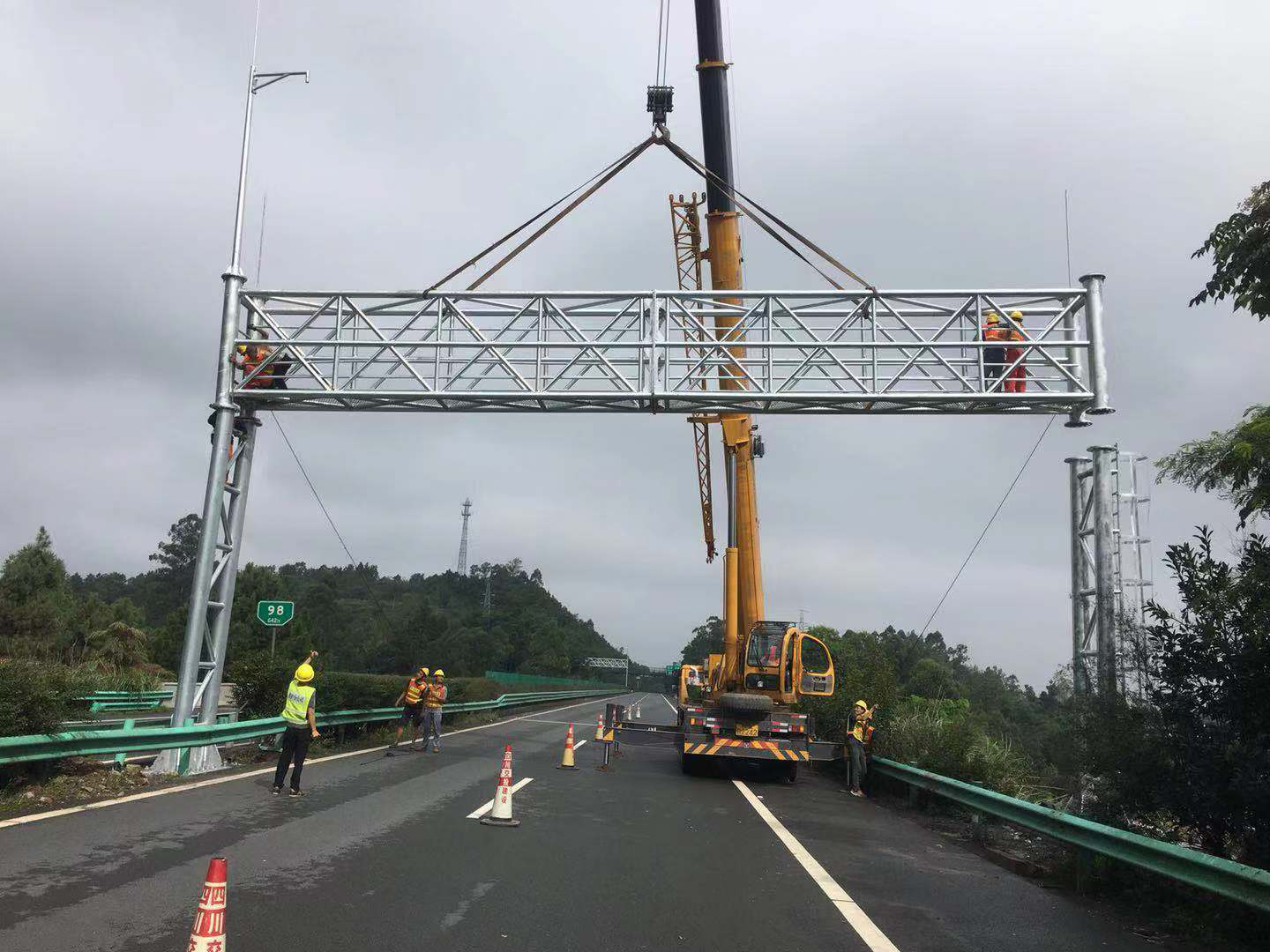成樂高速、成仁高速ETC龍門架架設工程圓滿完工