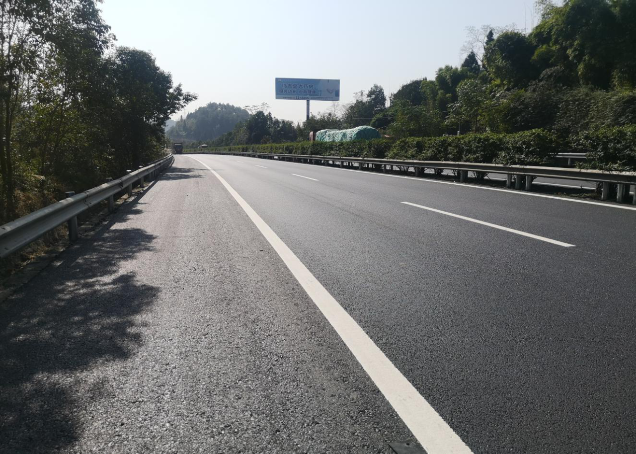 達渝高速公路2020年罩面施工順利完成