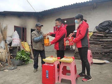 這個冬天有點“暖” 成樂擴容TJ1-2項目部為貧困老人獻愛心