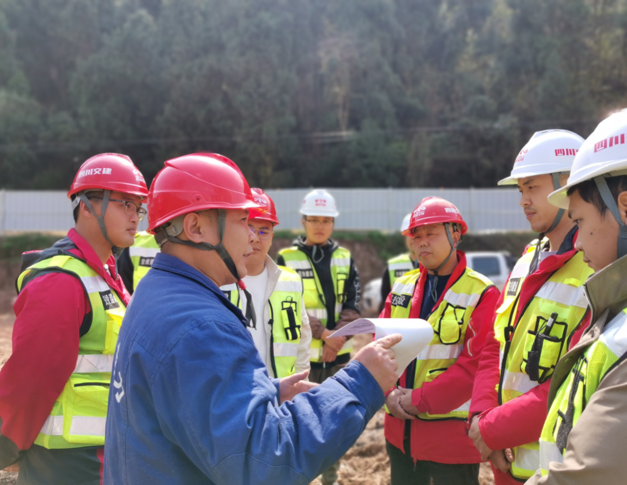文明施工  安全先行 —成綿擴容TJ2項目部開展用電安全專題培訓