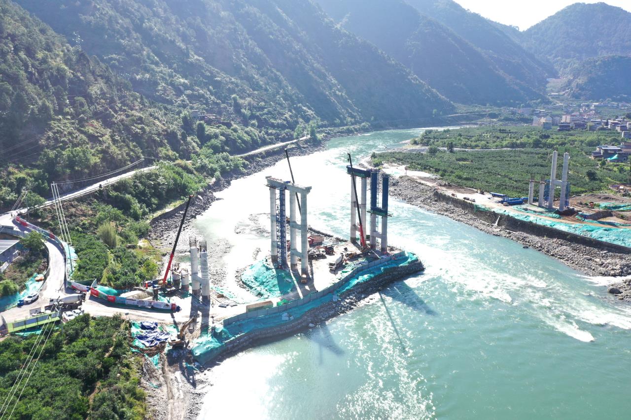 大渡河特大橋20-21號墩順利施工完成 (2).jpg