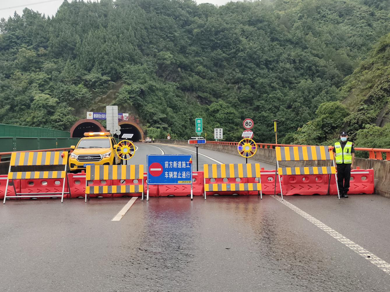G5京昆高速廣陜段路面維修養護工程 （進川向）順利進場