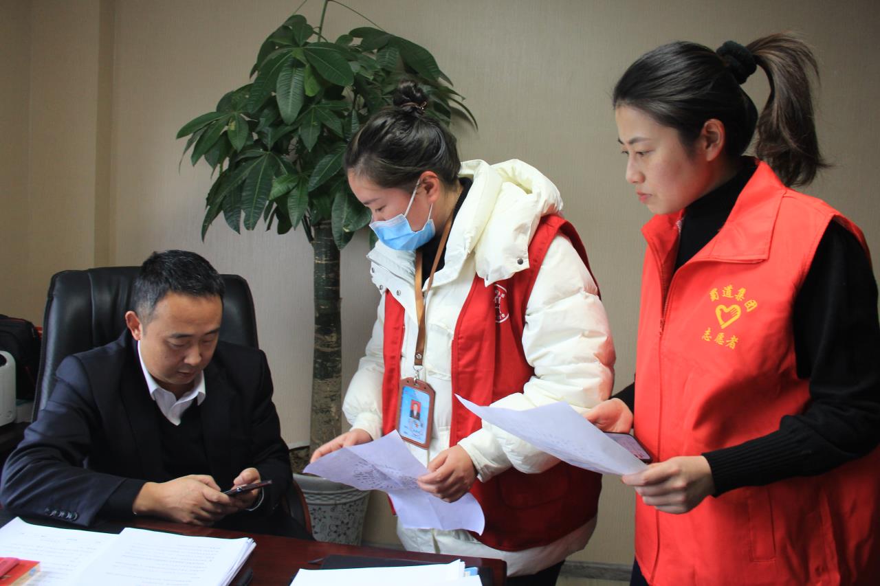 “團結鄰里、共融共建”——路面工程分公司機關黨支部與團結社區黨總支聯合開展防電信詐騙活動