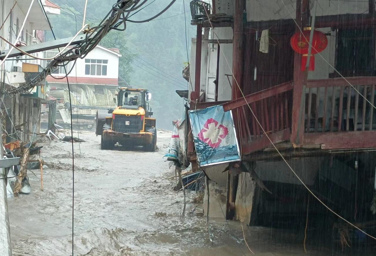平武縣暴雨山洪，交建集團緊急搶通生命通道