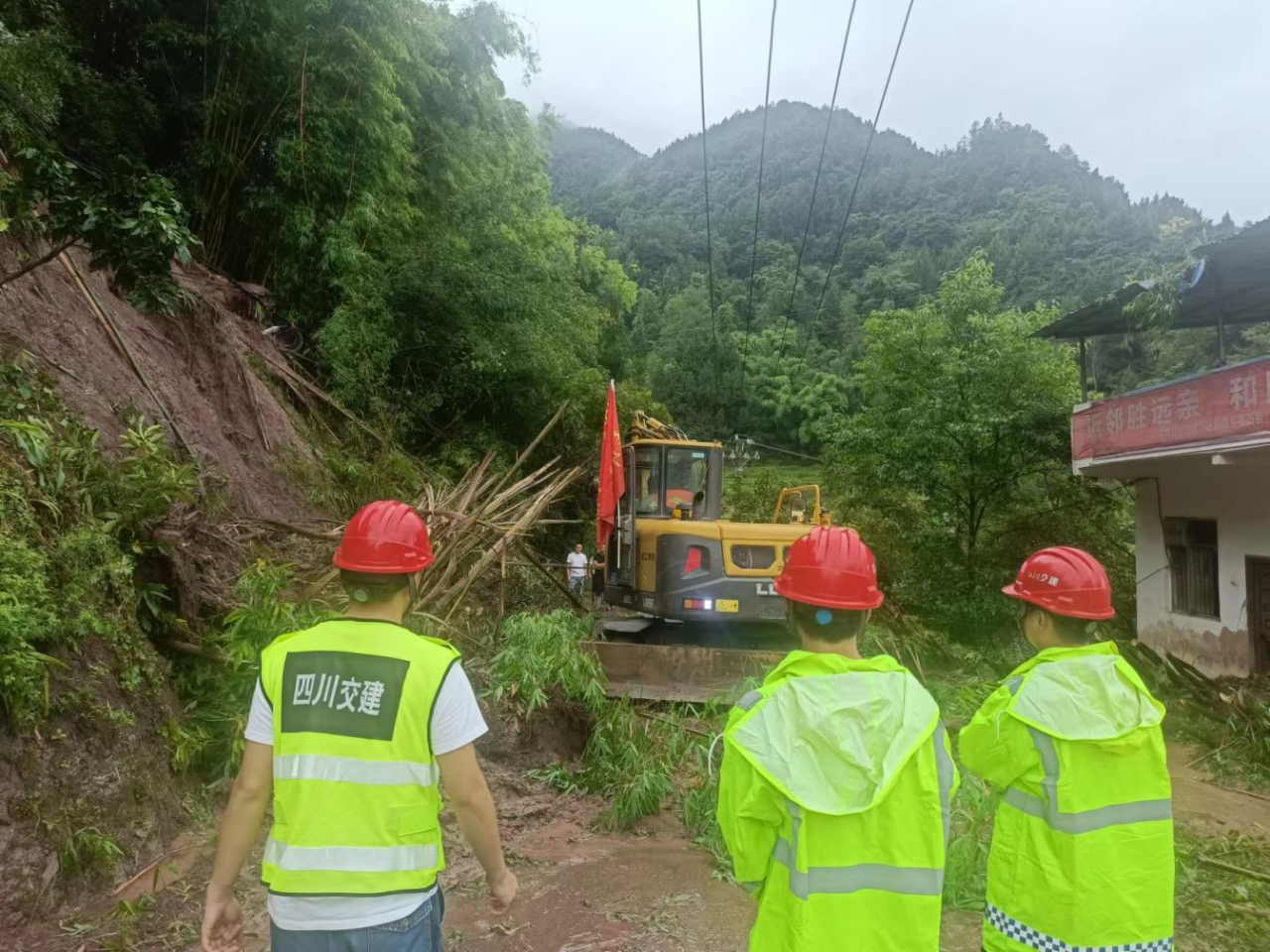 搶險救援擔(dān)使命 全力以赴保暢通